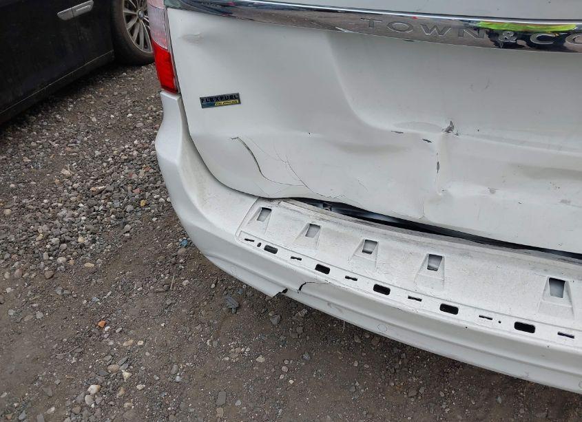 Photo 14 of 2011 Chrysler Town & COUNTRY TOURING-L (VIN 2A4RR8DG4BR703073)