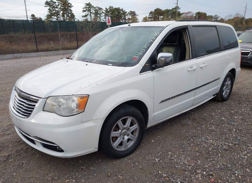 Photo 2 of 2011 Chrysler Town & COUNTRY TOURING-L (VIN 2A4RR8DG4BR703073)