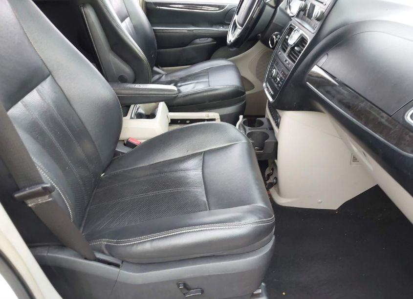 Photo 5 of 2011 Chrysler Town & COUNTRY TOURING-L (VIN 2A4RR8DG4BR703073)