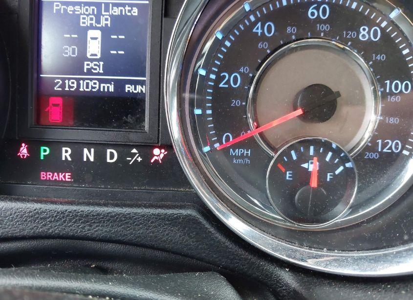 Photo 7 of 2011 Chrysler Town & COUNTRY TOURING-L (VIN 2A4RR8DG4BR703073)