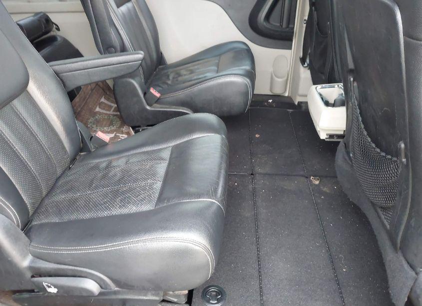 Photo 8 of 2011 Chrysler Town & COUNTRY TOURING-L (VIN 2A4RR8DG4BR703073)