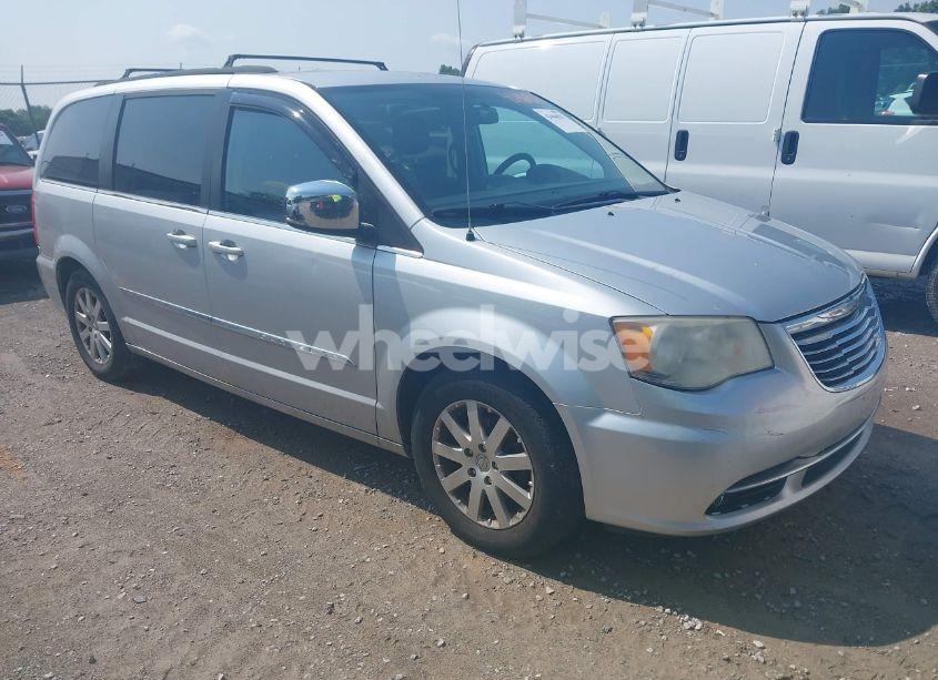 2011 Chrysler Town & COUNTRY TOURING-L (VIN 2A4RR8DG4BR745842) main photo