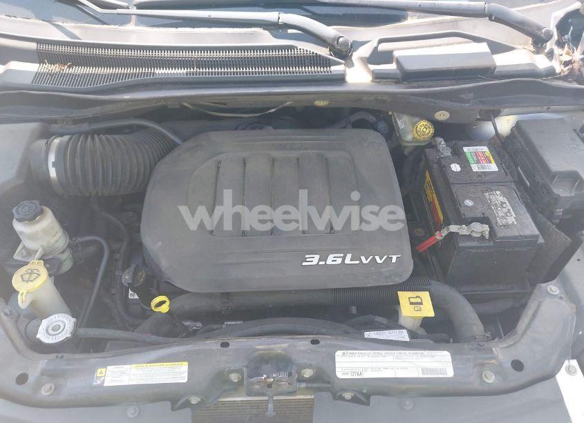 Photo 10 of 2011 Chrysler Town & COUNTRY TOURING-L (VIN 2A4RR8DG4BR745842)