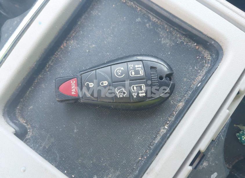 Photo 11 of 2011 Chrysler Town & COUNTRY TOURING-L (VIN 2A4RR8DG4BR745842)