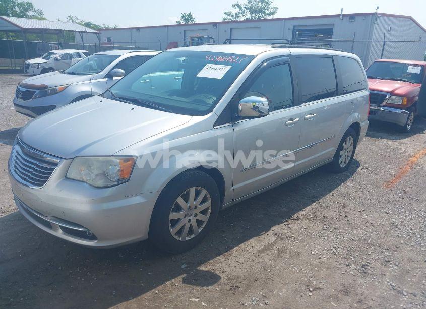 Photo 2 of 2011 Chrysler Town & COUNTRY TOURING-L (VIN 2A4RR8DG4BR745842)