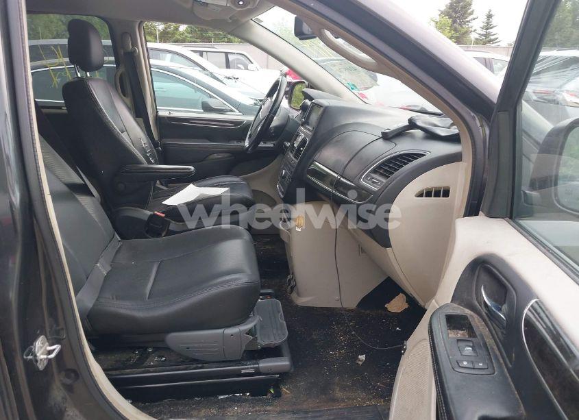 Photo 5 of 2011 Chrysler Town & COUNTRY TOURING-L (VIN 2A4RR8DG4BR781708)