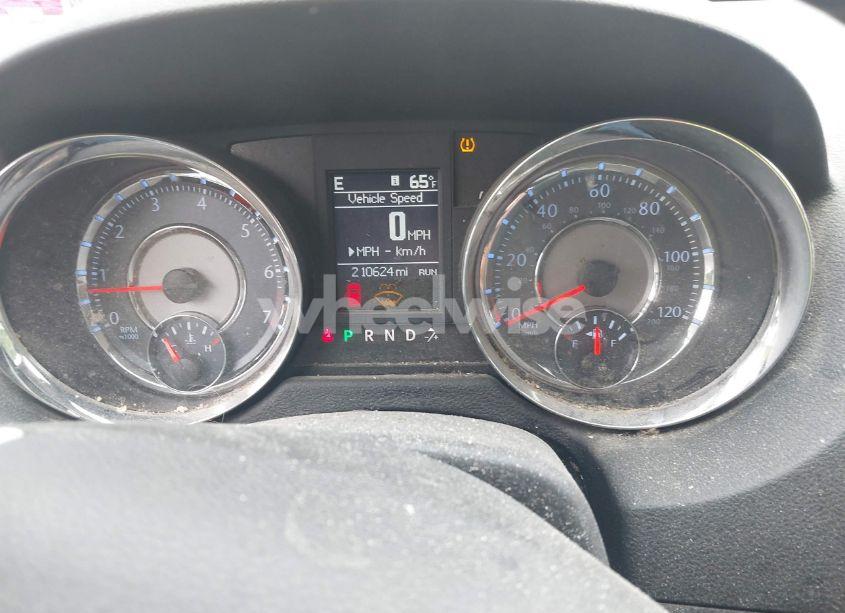 Photo 7 of 2011 Chrysler Town & COUNTRY TOURING-L (VIN 2A4RR8DG4BR781708)