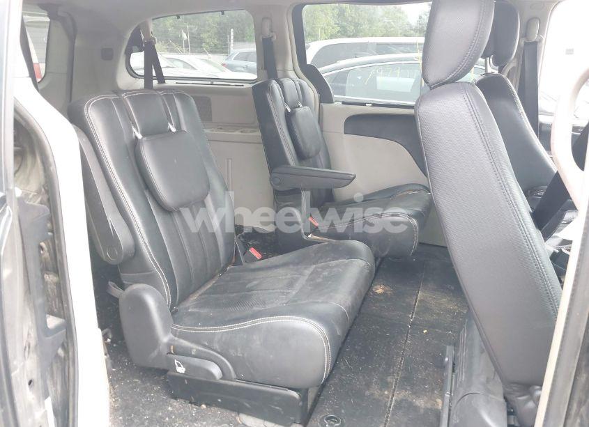 Photo 8 of 2011 Chrysler Town & COUNTRY TOURING-L (VIN 2A4RR8DG4BR781708)