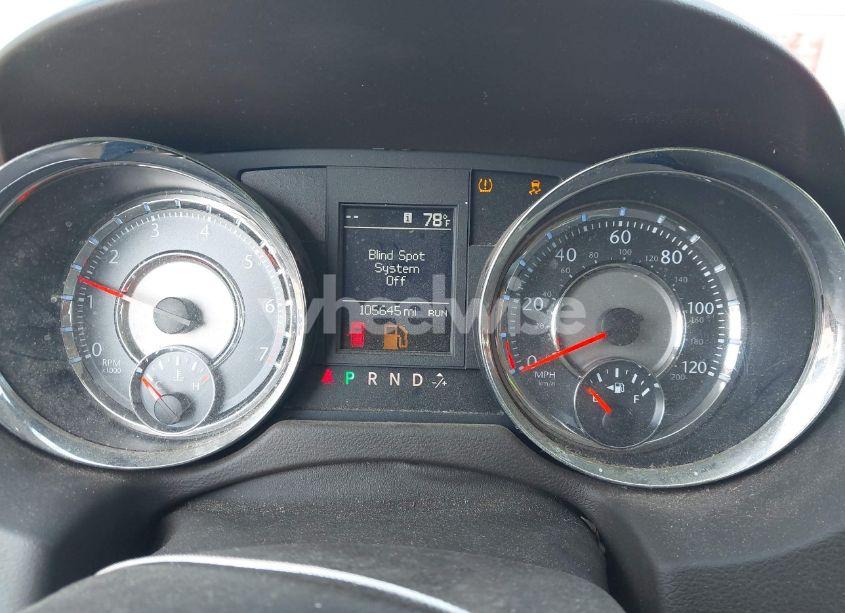 Photo 7 of 2011 Chrysler Town & COUNTRY TOURING-L (VIN 2A4RR8DG4BR784138)