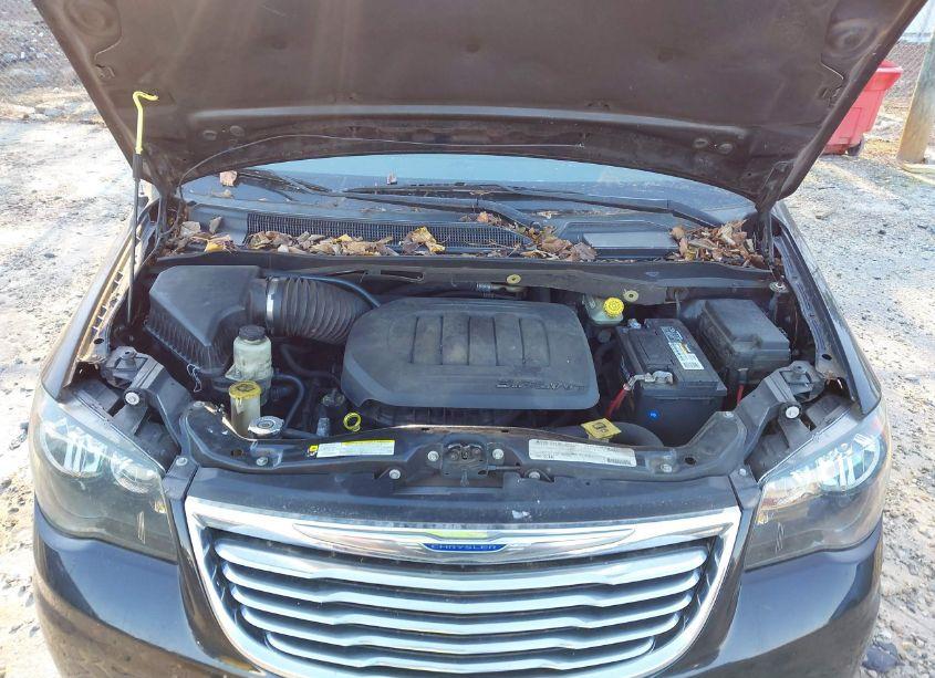 Photo 10 of 2011 Chrysler Town & COUNTRY TOURING-L (VIN 2A4RR8DG5BR609686)