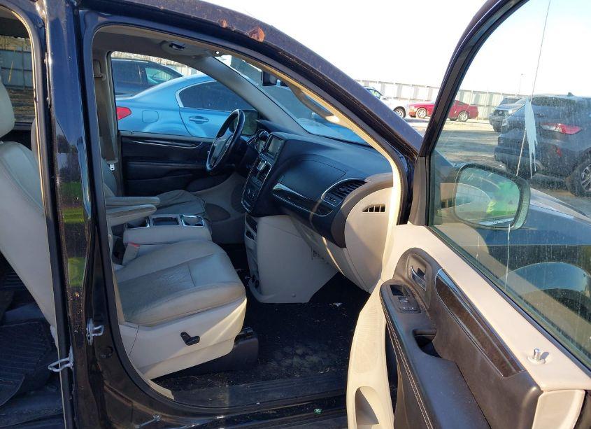 Photo 5 of 2011 Chrysler Town & COUNTRY TOURING-L (VIN 2A4RR8DG5BR609686)