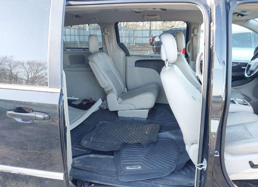 Photo 8 of 2011 Chrysler Town & COUNTRY TOURING-L (VIN 2A4RR8DG5BR609686)