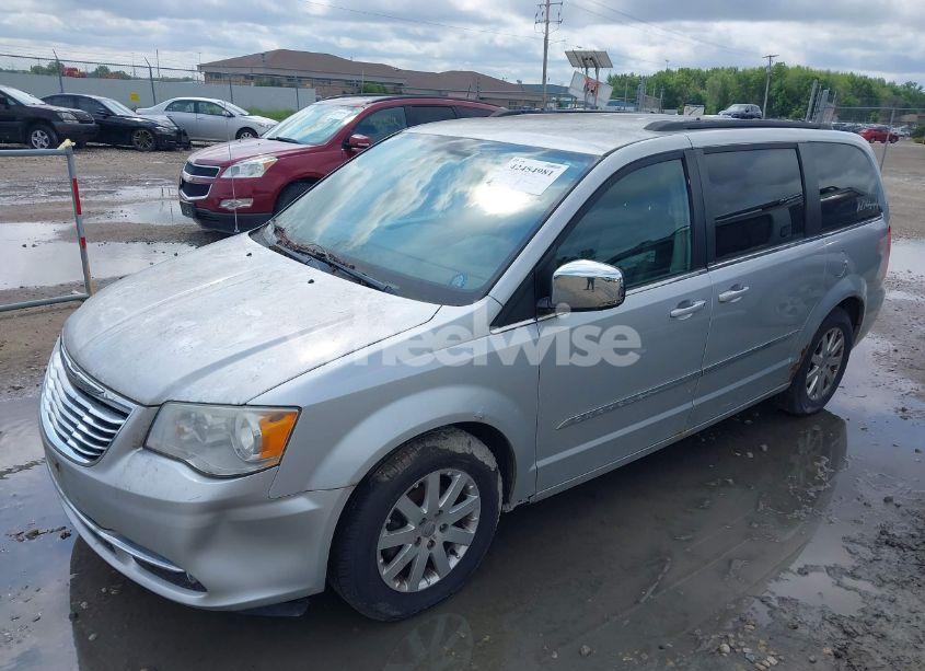 Photo 2 of 2011 Chrysler Town & COUNTRY TOURING-L (VIN 2A4RR8DG5BR611566)