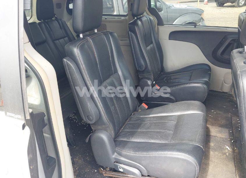 Photo 8 of 2011 Chrysler Town & COUNTRY TOURING-L (VIN 2A4RR8DG5BR611566)