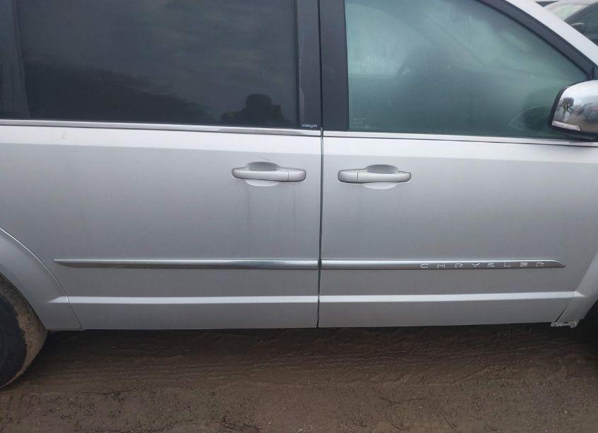 Photo 14 of 2011 Chrysler Town & COUNTRY TOURING-L (VIN 2A4RR8DG5BR624656)