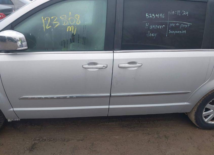 Photo 15 of 2011 Chrysler Town & COUNTRY TOURING-L (VIN 2A4RR8DG5BR624656)