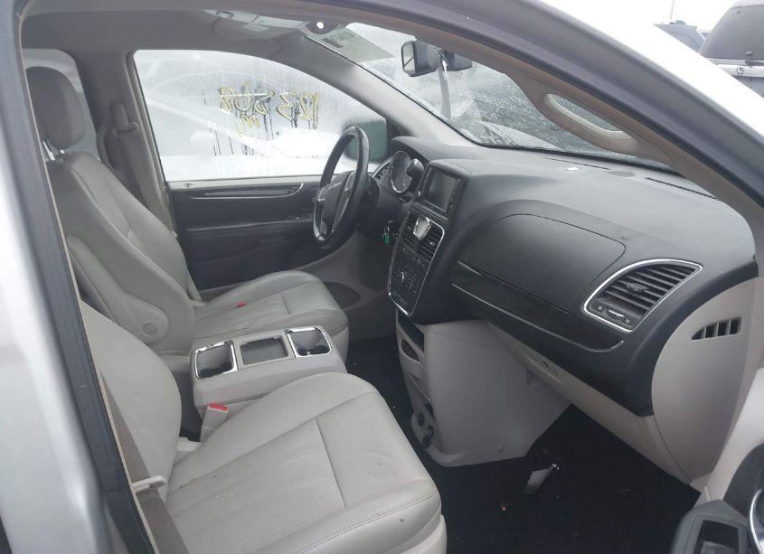 Photo 5 of 2011 Chrysler Town & COUNTRY TOURING-L (VIN 2A4RR8DG5BR624656)