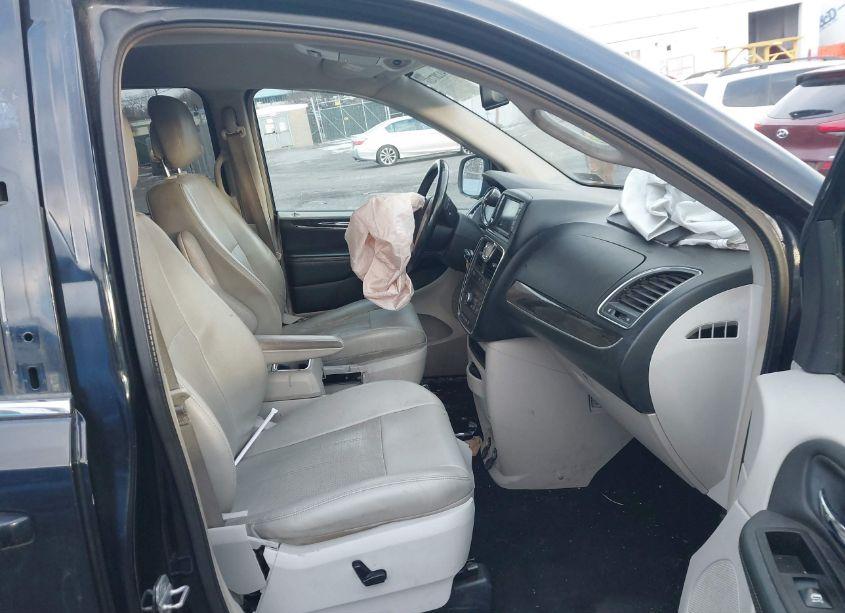 Photo 5 of 2011 Chrysler Town & COUNTRY TOURING-L (VIN 2A4RR8DG5BR630750)