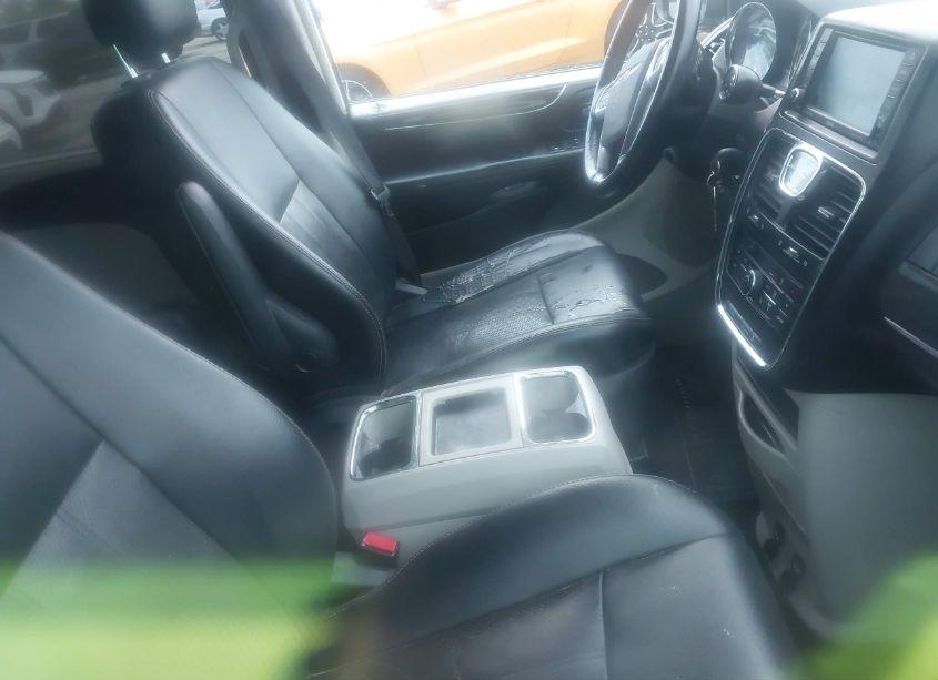 Photo 5 of 2011 Chrysler Town & COUNTRY TOURING-L (VIN 2A4RR8DG5BR641120)