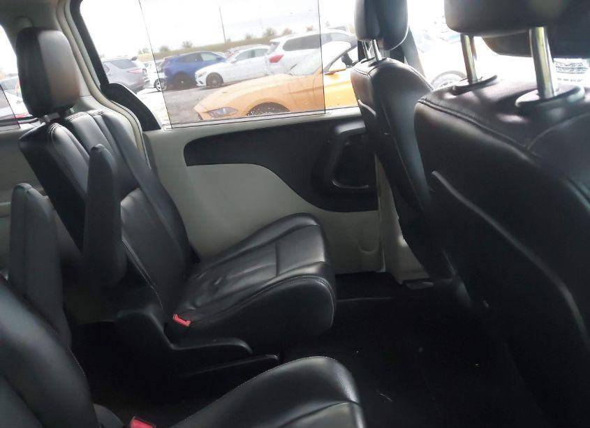 Photo 8 of 2011 Chrysler Town & COUNTRY TOURING-L (VIN 2A4RR8DG5BR641120)