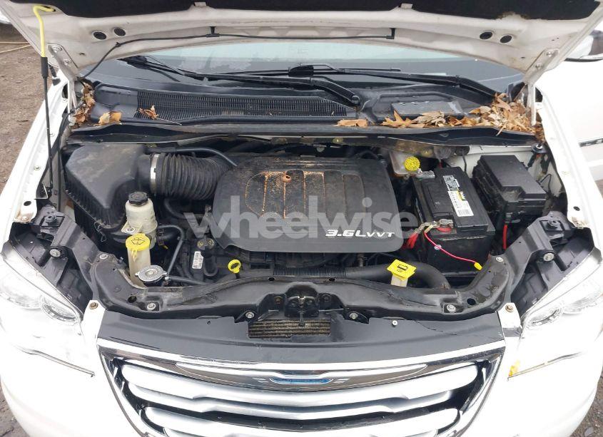 Photo 10 of 2011 Chrysler Town & COUNTRY TOURING-L (VIN 2A4RR8DG5BR690107)