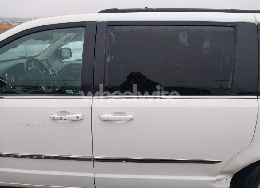 Photo 14 of 2011 Chrysler Town & COUNTRY TOURING-L (VIN 2A4RR8DG5BR690107)