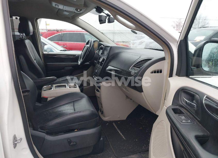 Photo 5 of 2011 Chrysler Town & COUNTRY TOURING-L (VIN 2A4RR8DG5BR690107)