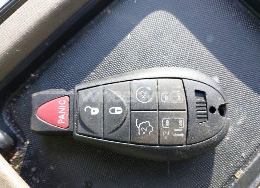 Photo 11 of 2011 Chrysler Town & COUNTRY TOURING-L (VIN 2A4RR8DG5BR704183)