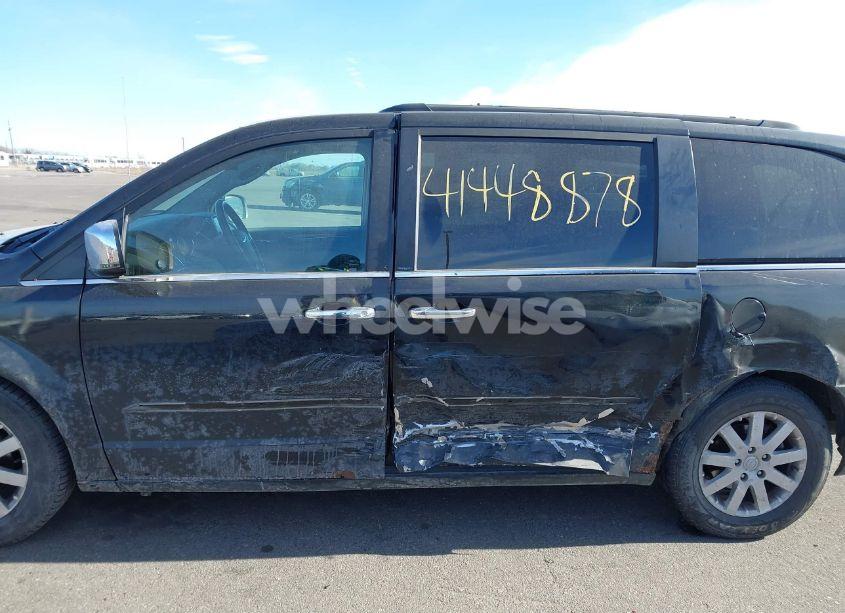 Photo 14 of 2011 Chrysler Town & COUNTRY TOURING-L (VIN 2A4RR8DG5BR704183)