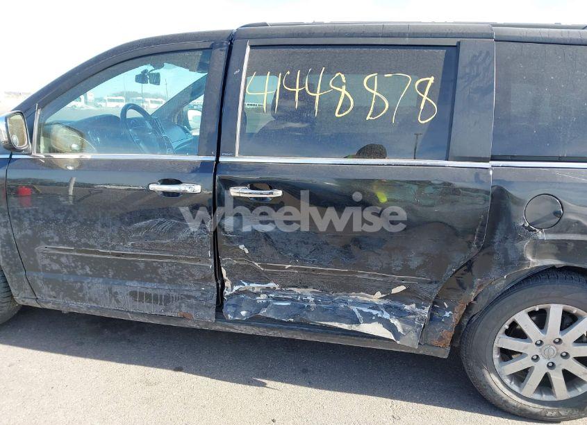 Photo 6 of 2011 Chrysler Town & COUNTRY TOURING-L (VIN 2A4RR8DG5BR704183)