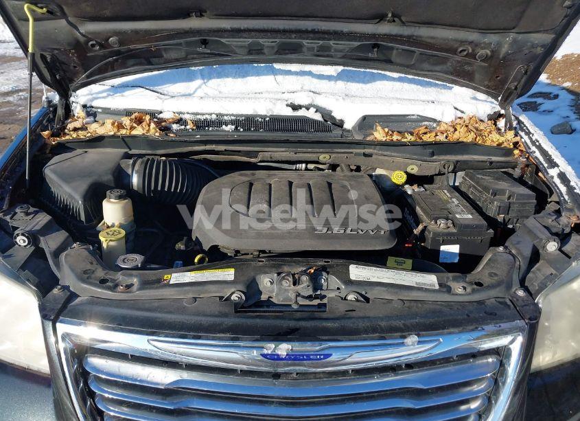 Photo 10 of 2011 Chrysler Town & COUNTRY TOURING-L (VIN 2A4RR8DG5BR714079)