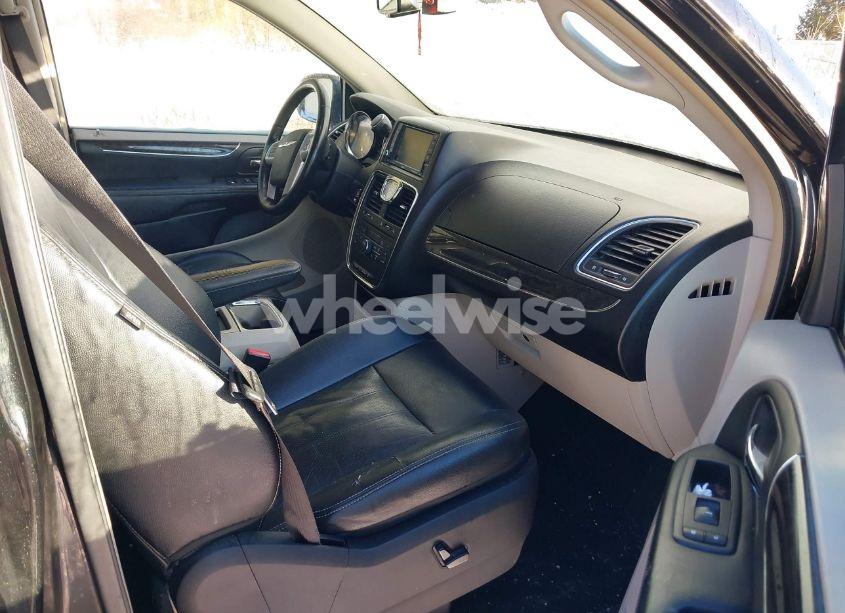 Photo 5 of 2011 Chrysler Town & COUNTRY TOURING-L (VIN 2A4RR8DG5BR714079)