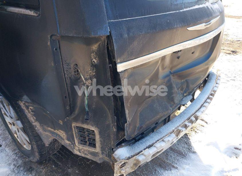 Photo 6 of 2011 Chrysler Town & COUNTRY TOURING-L (VIN 2A4RR8DG5BR714079)