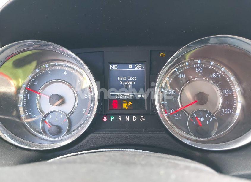 Photo 7 of 2011 Chrysler Town & COUNTRY TOURING-L (VIN 2A4RR8DG5BR714079)