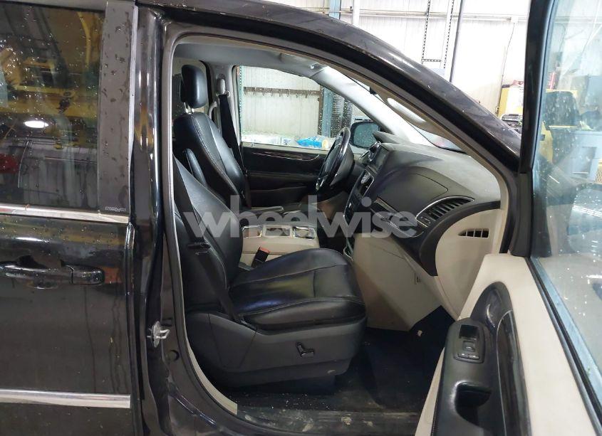 Photo 5 of 2011 Chrysler Town & COUNTRY TOURING-L (VIN 2A4RR8DG5BR746207)