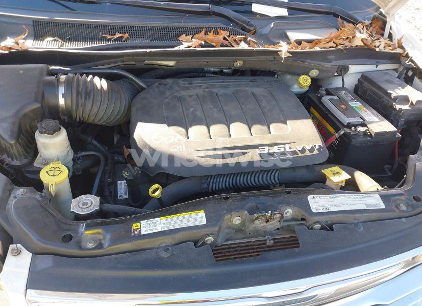 Photo 10 of 2011 Chrysler Town & COUNTRY TOURING-L (VIN 2A4RR8DG5BR784309)