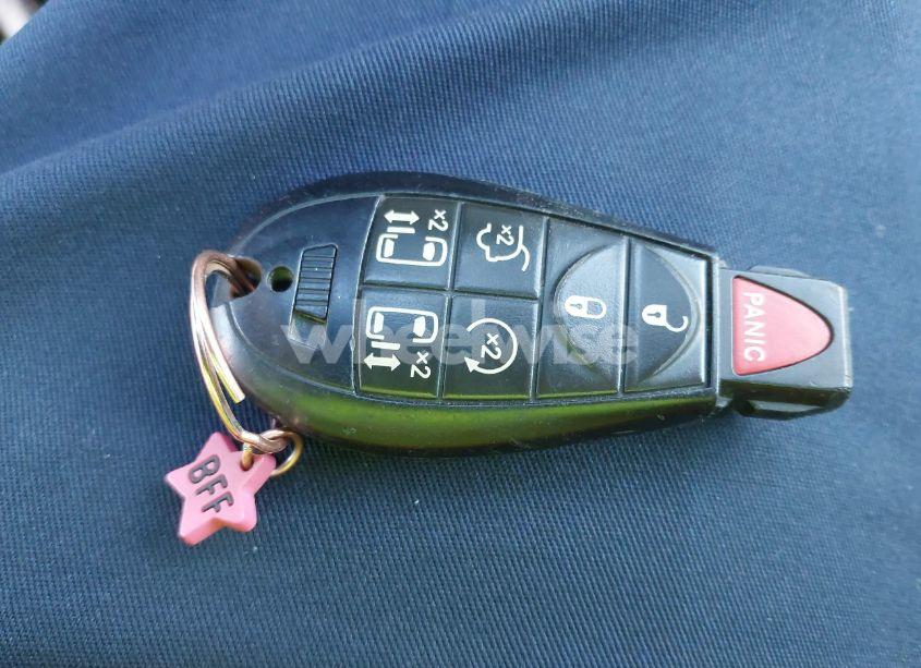 Photo 11 of 2011 Chrysler Town & COUNTRY TOURING-L (VIN 2A4RR8DG5BR784309)