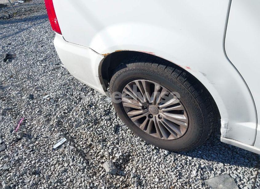 Photo 6 of 2011 Chrysler Town & COUNTRY TOURING-L (VIN 2A4RR8DG5BR784309)