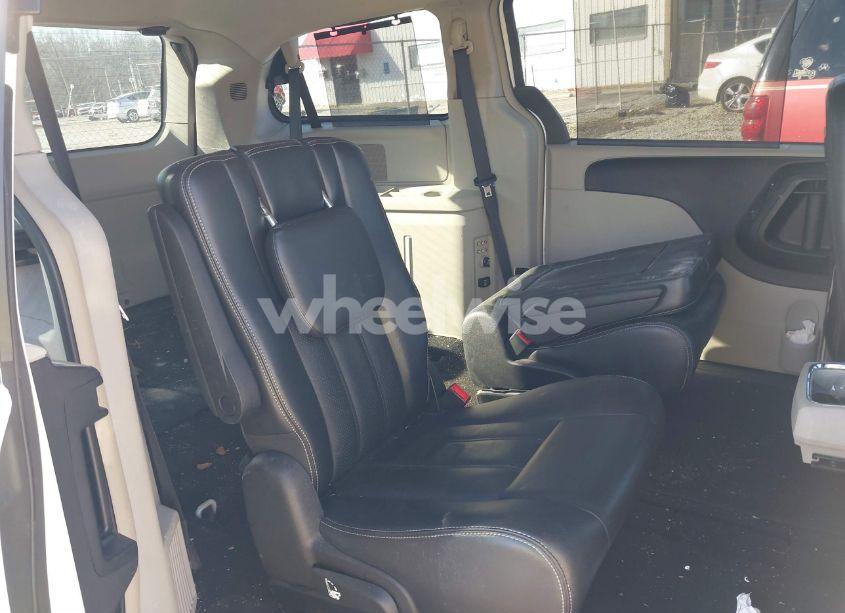 Photo 8 of 2011 Chrysler Town & COUNTRY TOURING-L (VIN 2A4RR8DG5BR784309)