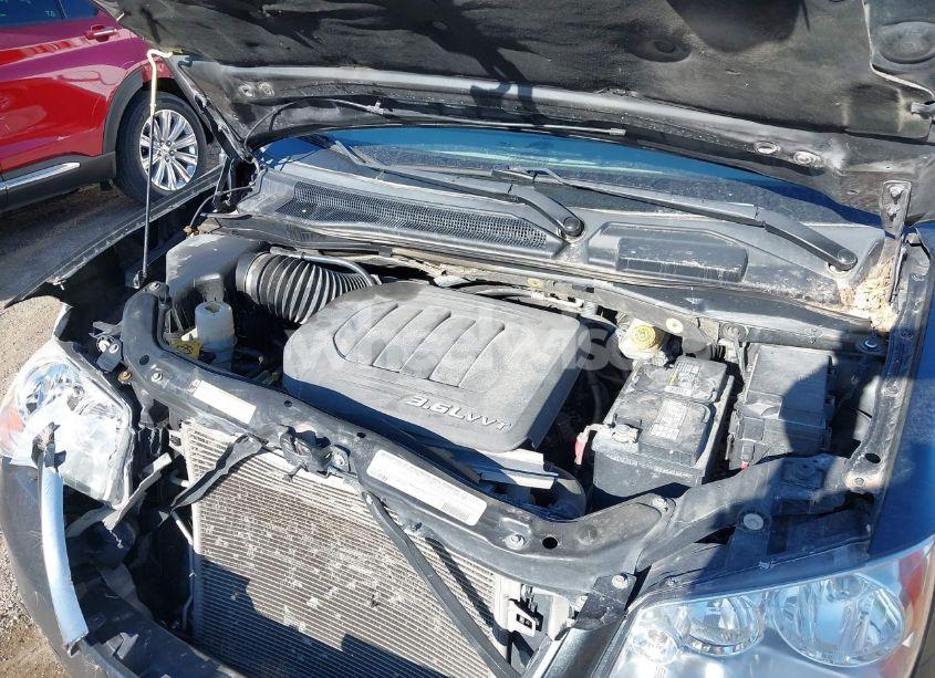 Photo 10 of 2011 Chrysler Town & COUNTRY TOURING-L (VIN 2A4RR8DG5BR803635)