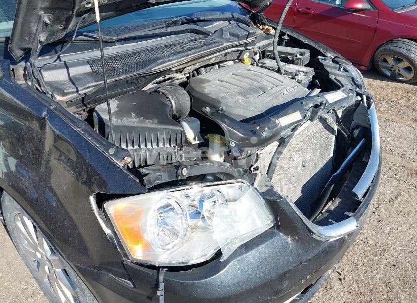 Photo 12 of 2011 Chrysler Town & COUNTRY TOURING-L (VIN 2A4RR8DG5BR803635)