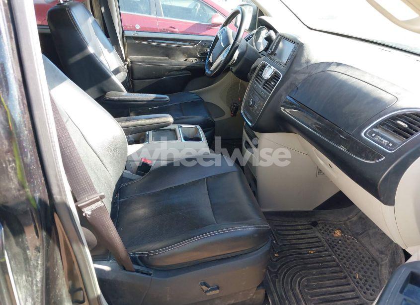 Photo 5 of 2011 Chrysler Town & COUNTRY TOURING-L (VIN 2A4RR8DG5BR803635)