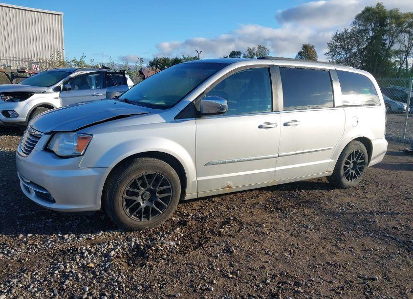 Photo 2 of 2011 Chrysler Town & COUNTRY TOURING-L (VIN 2A4RR8DG6BR611060)