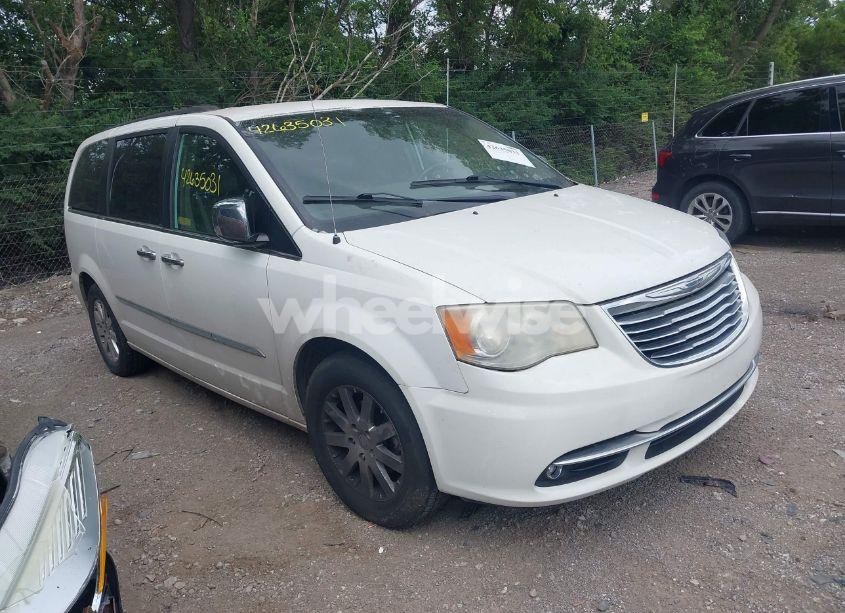 2011 Chrysler Town & COUNTRY TOURING-L (VIN 2A4RR8DG6BR631048) main photo