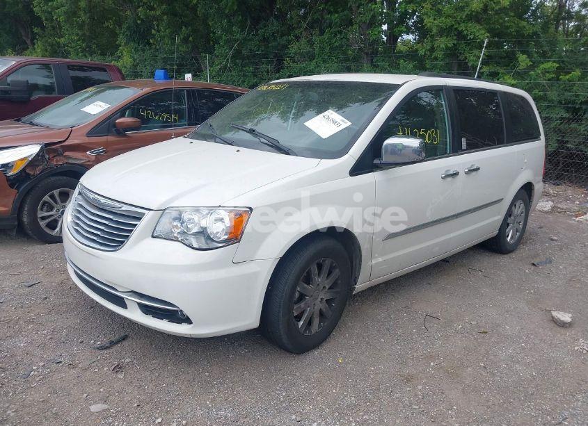Photo 2 of 2011 Chrysler Town & COUNTRY TOURING-L (VIN 2A4RR8DG6BR631048)