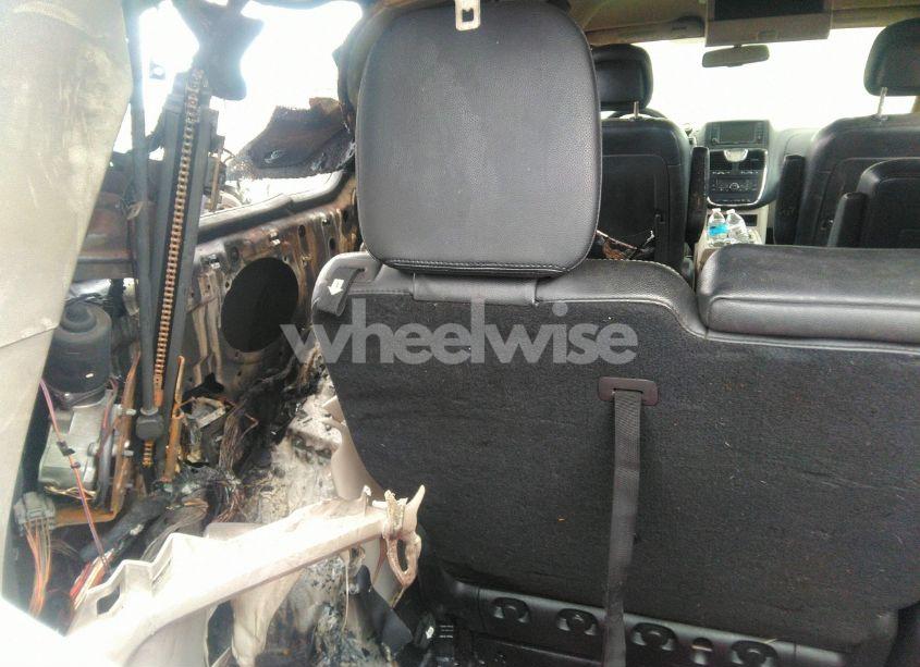 Photo 6 of 2011 Chrysler Town & COUNTRY TOURING W/LEATHER (VIN 2A4RR8DG6BR675910)