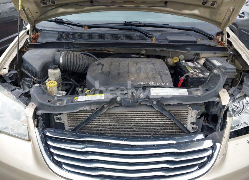 Photo 10 of 2011 Chrysler Town & COUNTRY TOURING-L (VIN 2A4RR8DG6BR677303)