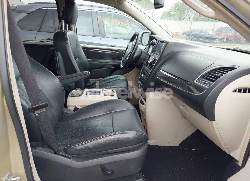 Photo 5 of 2011 Chrysler Town & COUNTRY TOURING-L (VIN 2A4RR8DG6BR677303)