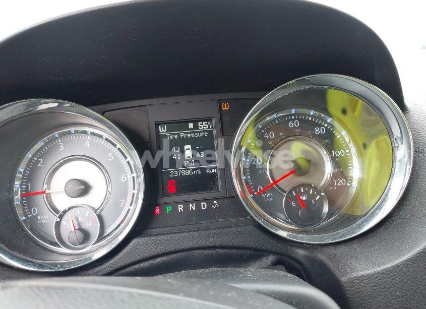 Photo 7 of 2011 Chrysler Town & COUNTRY TOURING-L (VIN 2A4RR8DG6BR677303)