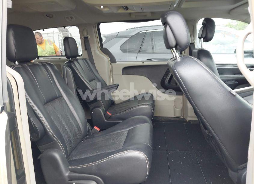 Photo 8 of 2011 Chrysler Town & COUNTRY TOURING-L (VIN 2A4RR8DG6BR677303)